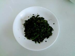 荠菜切碎末。