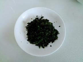 荠菜切碎末。