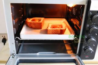 烤箱预热，160度，8分钟，