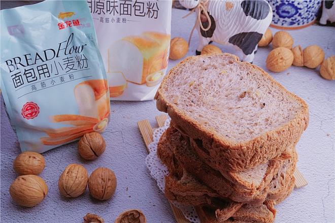 黑醋栗坚果面包