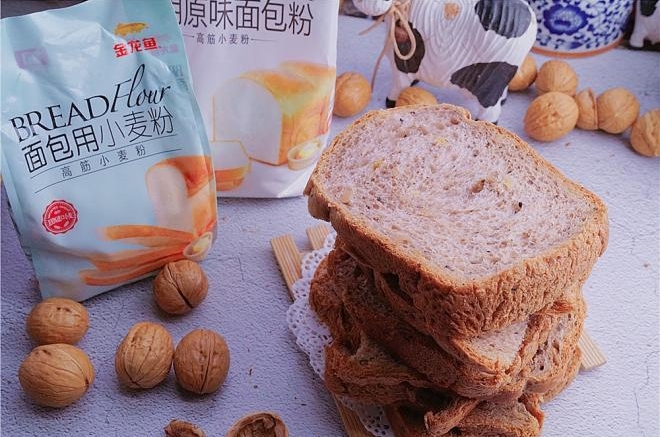 黑醋栗坚果面包