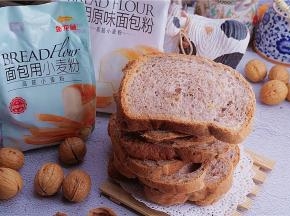 放凉了切开了看看，组织真的很不错哦，这黑醋栗粉下次得再多放一点，那样子梦幻星空的感觉就会强烈许多哦。