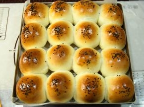 烤好，取出到冷凉架上，冷凉微微有余温即可打包密封保存。尽快吃完！