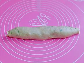 卷起来，收口捏紧。