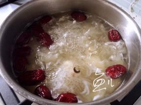 大火烧开后转小火，熬半小时