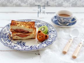 配上咖啡☕，美美的早餐就完成了。