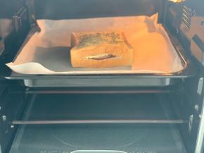 送进预热好的烤箱，170度烤12分钟。（每家烤箱温度不同，自己掌握，烤的表面焦黄即可。）