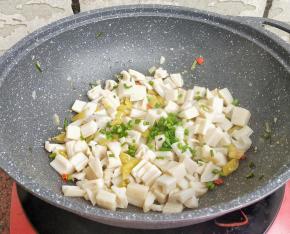 最后再加入葱花就可以啦