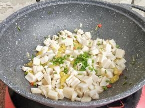 最后再加入葱花就可以啦