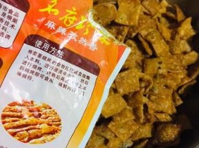 撒入适量的烧烤料！