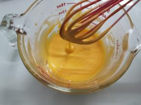 打发至发白有浓稠度。一定要打发！！！！