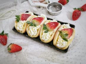 美美滴草莓抱抱卷就完成了