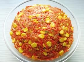 香喷喷的鸡肉红萝卜玉米饺子馅做好了。