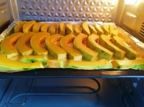 送入预热好的烤箱，上下管190度烤15分钟。