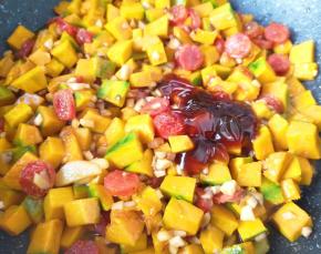 最后放入蚝油和蔬之鲜翻炒均匀关火。