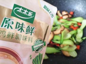 放原味鲜鸡鲜调味料提鲜味。