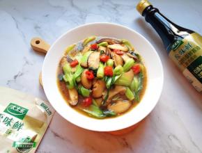 小妞喊着要添饭。