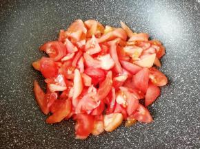 下入番茄块。