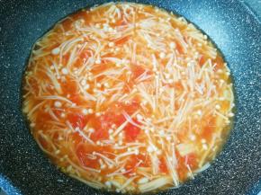 加入适量的水烧开。