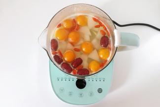 最后剩余2分钟时，加入枸杞。