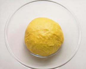 30分钟和面程序结束以后取出面团整形，盖上保鲜膜发酵至2倍大。