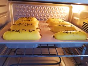 送入预热好的烤箱。