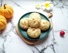 南瓜馅包子出锅了。