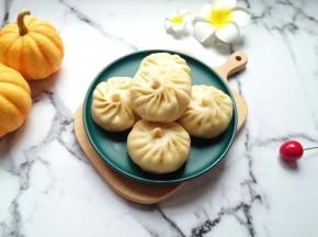 南瓜馅包子出锅了。