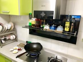 锅里放油，烧至七成热。打开布克新一代拦截式油烟机，避免油烟伤害。锅里放油，烧至七成热。打开布克新一代拦截式油烟机，避免油烟伤害。