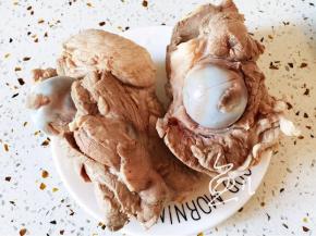 骨棒捞出洗净，沥干水分