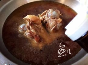 倒入料酒