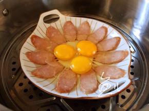 锅中烧开水，放入盘子