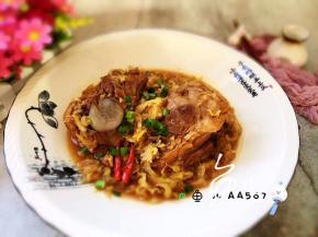 装盘撒葱段食用