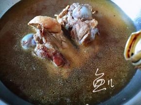 倒入老抽