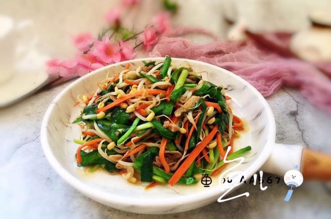 豆芽炒韭菜胡萝卜