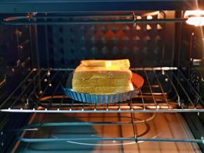 入烤箱中层，上下195度烤20分钟，这样就不用去管啦！可以先去洗漱，洗漱好时间也差不多了。