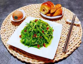 搭配鸡蛋和小餐包一起食用超级棒