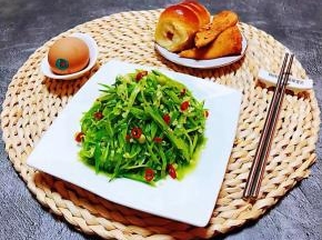 搭配鸡蛋和小餐包一起食用超级棒