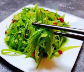 撒上小米辣蒜蓉凉拌荷兰豆瞬间颜值爆棚