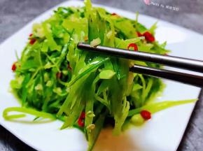 撒上小米辣蒜蓉凉拌荷兰豆瞬间颜值爆棚