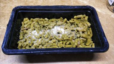 倒出水，用糖腌一会