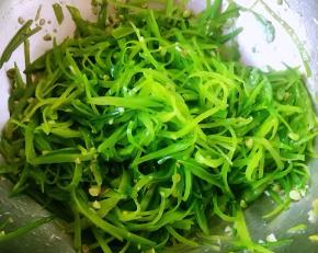 所有的调味料拌匀入味即可