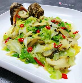 鲜嫩爽口的火爆头菜螺片装入盘中撒上小米辣颜值爆棚哦