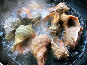 水开继续煮三分钟即可出锅