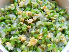 豆角粉条鸡蛋馅做好了。