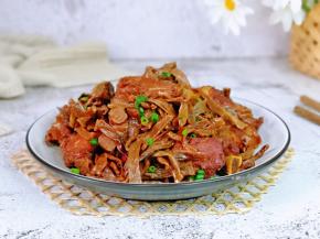 盛出装盘，撒上葱花。