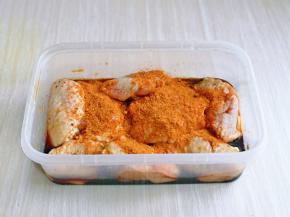 再加入意式红烩烤翅料。