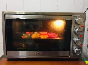 放入提前预热好的烤箱，上下火200度烤15分钟即可。