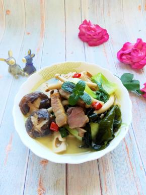 汤汁浓郁鲜美保持原汁原味，不丢失营养成分。