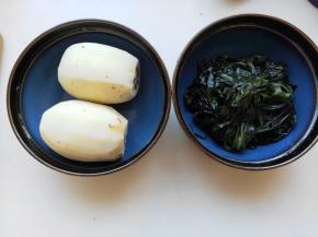 藕，海带苗清洗干净备用